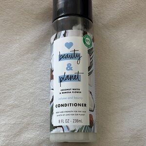 Coconut Water & Mimosa Flower Conditioner - Very Clean